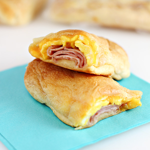 Easy Road Trip Breakfast Recipe: Cheesy Ham & Egg Roll Ups