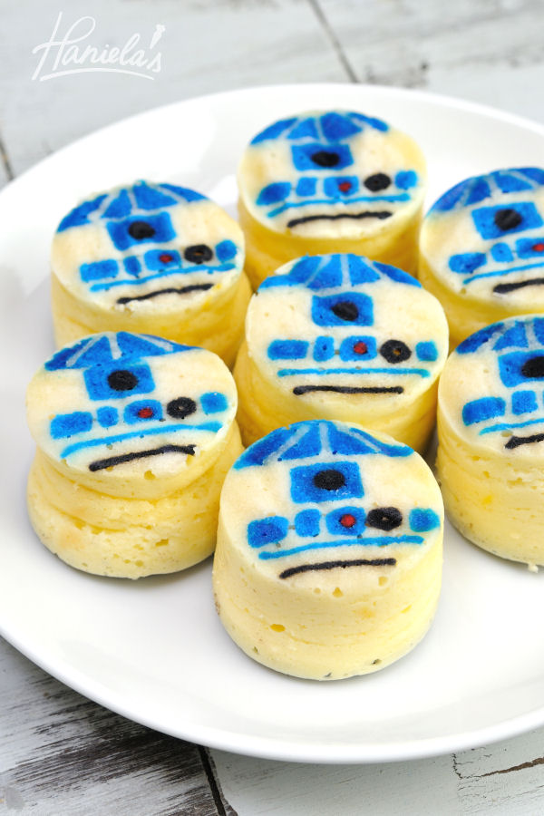 R2 D2 STAR WARS MINI CHEESECAKES by Hanielas