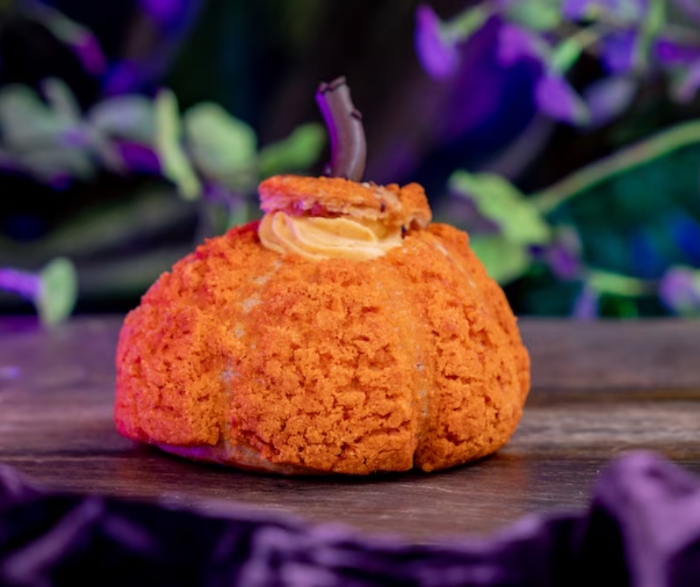 Calling all Pumpkin Spice Chai fans! This Pumpkin Chai Cream Puff can be ordered at Jolly Holiday Bakery Café in Disneyland!