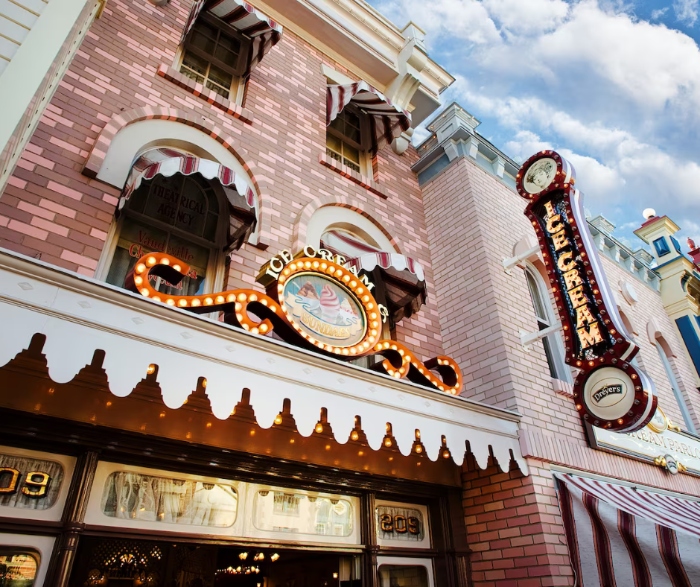 You can order a shareable Ice Cream Sundae at Gibson Girl Ice Cream Parlor in Disneyland!